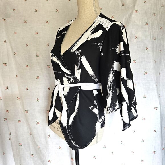 Size XS Bell Sleeve Wrap Blouse Black and White NWT - Picture 4 of 11